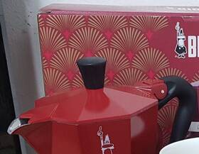 Bialetti 0004979 Deco Glamour Moka Express 2-cup Mini Stovetop Espresso Maker - Red