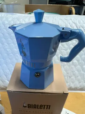 0009061 Bialetti Moka Exclusive Stovetop Espresso Maker 3 Cups - Light Blue