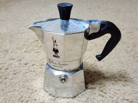 Bialetti 006363011617 Moka Express 1 Cup Stovetop Espresso Coffee Maker - Made In Italy