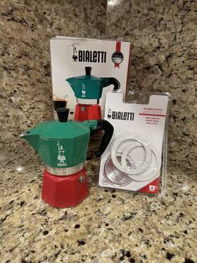 Bialetti 43858565464230 Moka Express Italian Espresso Maker