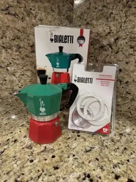 43858565464230 Bialetti Moka Express Italian Espresso Maker