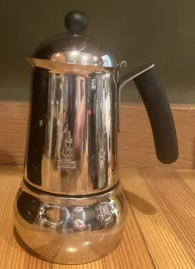 4642 Bialetti Class Induction Stovetop Espresso Maker Moka Pot Stainless Steel 4 Cups