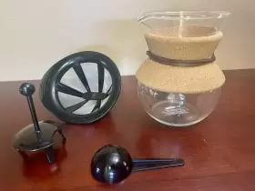 11571-109us Bodum Pour Over Coffee Maker With Permanent Filter