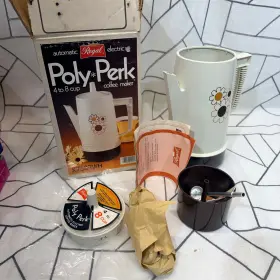 7508wh Regal Poly Perk Coffee Maker 4-8 Cup White Vintage Floral Daisy 7508 1970s Usa 7508wh Regal Poly Perk Coffee Maker 4-8 Cup White Vintage Floral Daisy 7508 1970s Usa