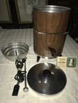 Montgomery Wards Signature 36 Cup Percolator Coffee Maker Wood Grain #VWZ45510 Used. Price: $60.00.