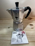 Bialetti Moka Express 4-CUPS Export Stovetop Espresso Maker Silver W/manual Used. Price: $36.00.